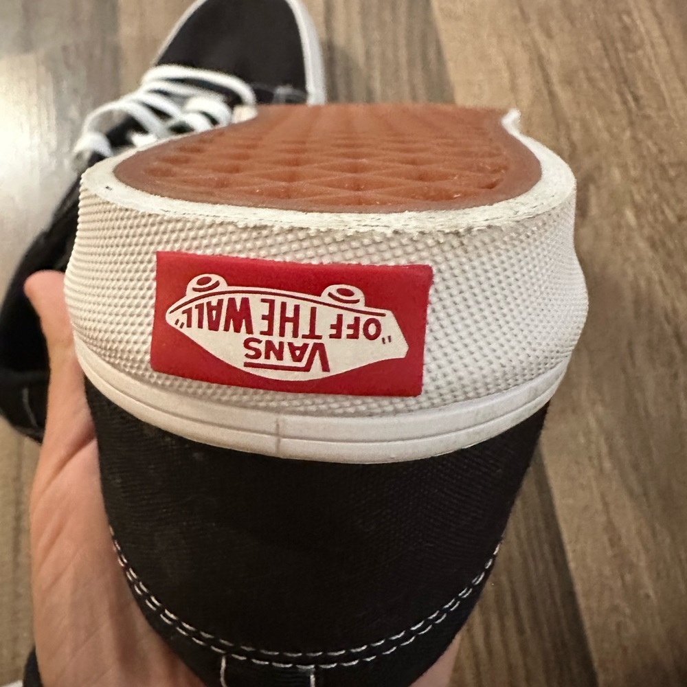 Vans Men's or Women’s Seldan Low Top Black Sneakers - Picture 11 of 12
